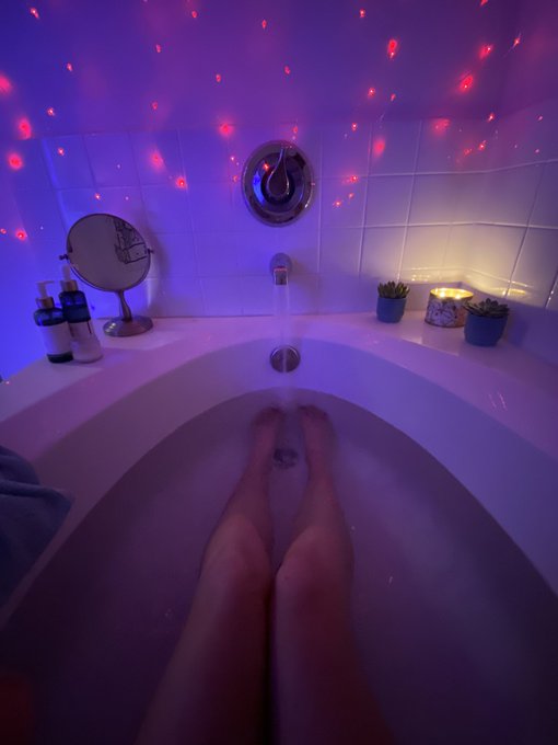 Best way to end the day https://t.co/NtRZTvKOiH<a href="/tag/womensday"class="tags"><span>#womensday</span></a>