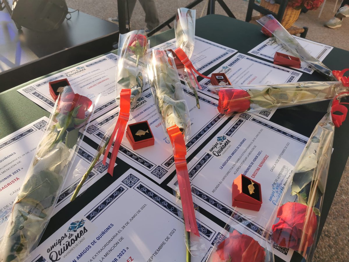 OscarTorresCFS's tweet photo. Ayer asistimos a la entrega de los premios Mojarritas 2023 organizado por la Asociación Amigos de Quiñones. 

Enhorabuena a tod@s l@s galardonad@s y a la Asociación por la magnífica organización del acto. https://t.co/PfegMg8yXK