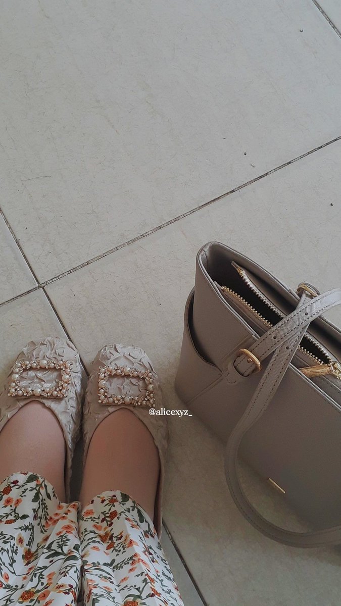 alicexyz_'s tweet photo. totebag andalanku buat kekampus, local brand, bahan nya kokoh banget, muat banyak, binder B5 bisa masuk, worth it to buy, punyaku warna cheteau grey yaa, so pwetty💖🌤

🛒https://t.co/bXHqPiyTrL https://t.co/5Xr8vcAx7i