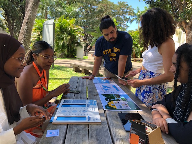 Les M2 Marketing se sont vus confier la mission de faire connaître l’association Les Petits Débrouillards, qui cherche à éveiller la curiosité et l’esprit critique des jeunes au moyen d'animations pédagogiques. Ils ont 3 mois pour relever le défi !
#IAE #IAEReunion #UnivReunion