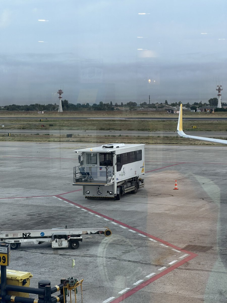 TomMeazey's tweet photo. I love airport vehicles. I feel like I’m in a Gerry Anderson show. https://t.co/YVL4wPDrfg