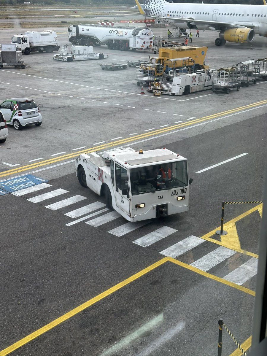 TomMeazey's tweet photo. I love airport vehicles. I feel like I’m in a Gerry Anderson show. https://t.co/YVL4wPDrfg
