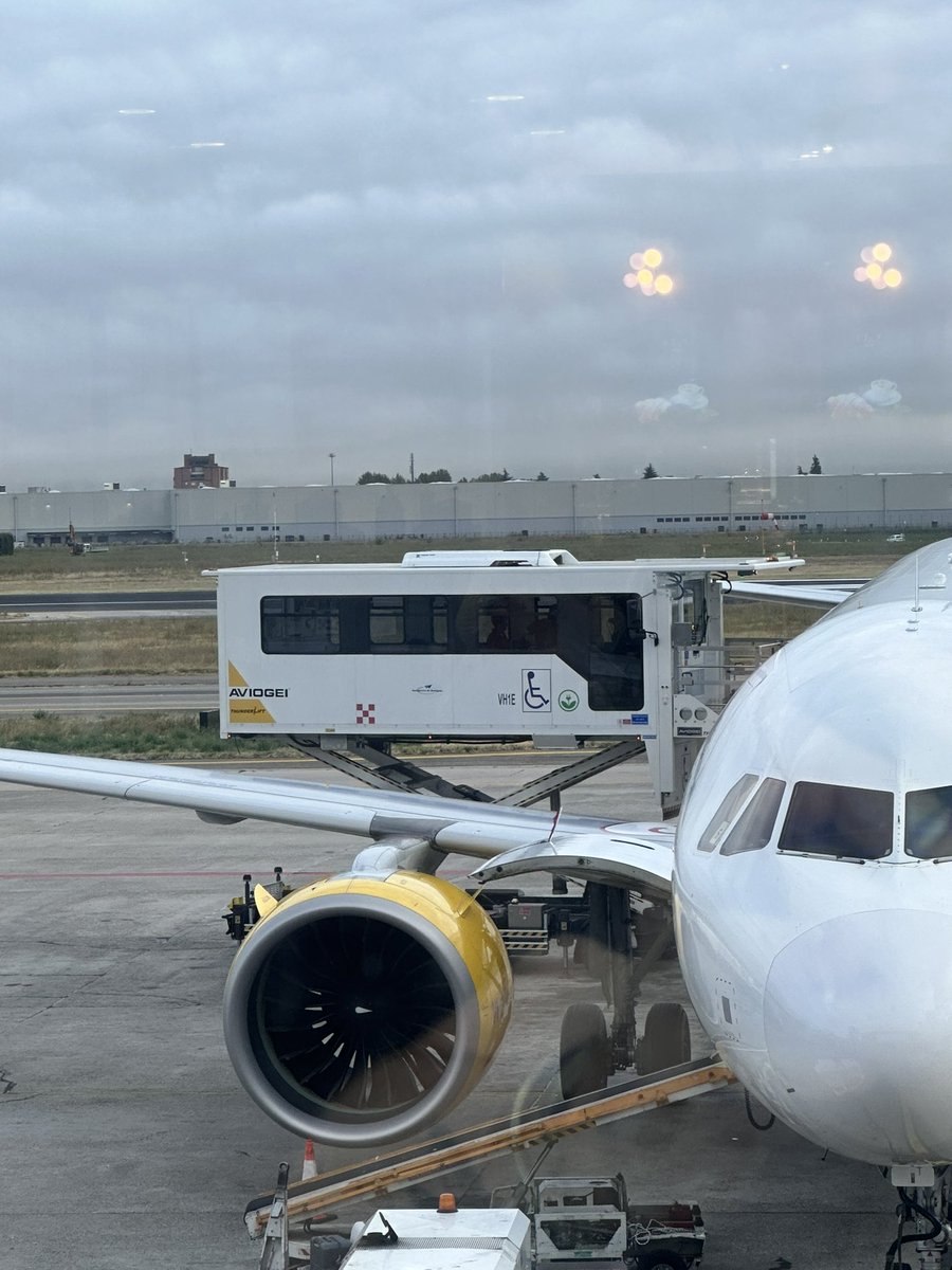 TomMeazey's tweet photo. I love airport vehicles. I feel like I’m in a Gerry Anderson show. https://t.co/YVL4wPDrfg