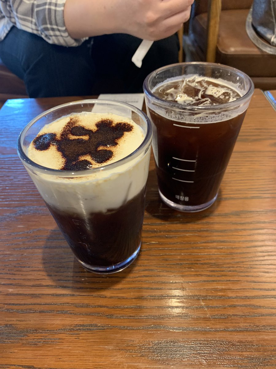 LinkGuam's tweet photo. #韓国
#スタバ
#韓国スタバミッキーマウス https://t.co/op9XAP3gW1