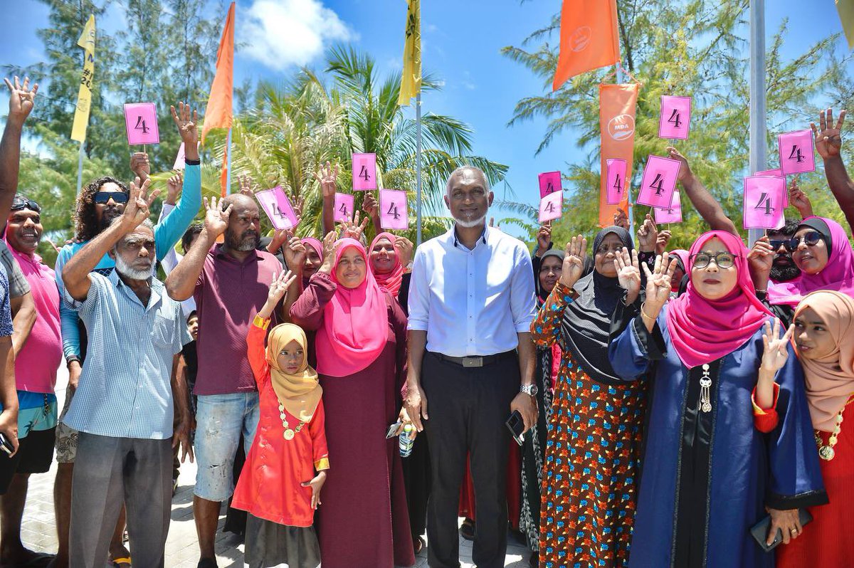 ProgressPartyMV's tweet photo. PPM PNC ge Riyaasy Candidate Dr. Mohamed Muizzu N. Maalhendhoo rayyithunnaa badhdhalu kurevvun 
@MMuizzu 

#Vote4Muizzu
#DrMuizzuSembe2023
#DhiveheengeRaajje
#FreePresidentYameen 
#DrMuizzuBoduthanun https://t.co/DmpRxsb83s