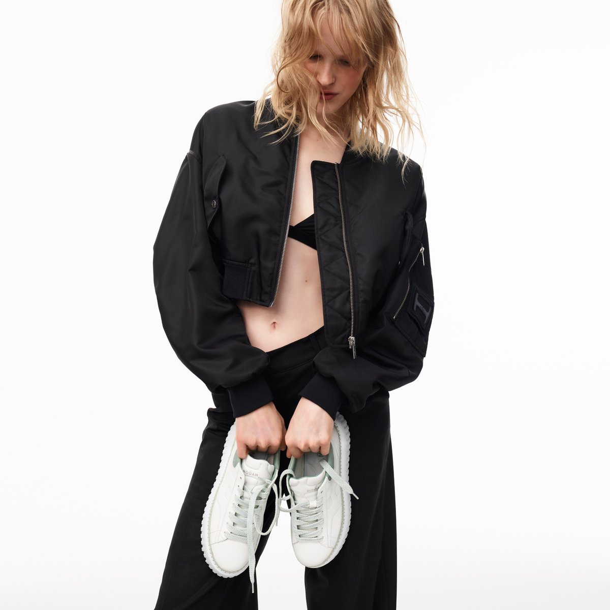 HoganBrand's tweet photo. Volumes. #HOGAN #SS24 Presentation
Photography #amytroostphotography
Styling #verodidry
Creative Agency #thestylecouncilparis
Production #northsix
Model #hannahmotler
Make up #marycesardi
Hair stylist #pierpaololaihair
#GenH https://t.co/8KF0MNOJX8
