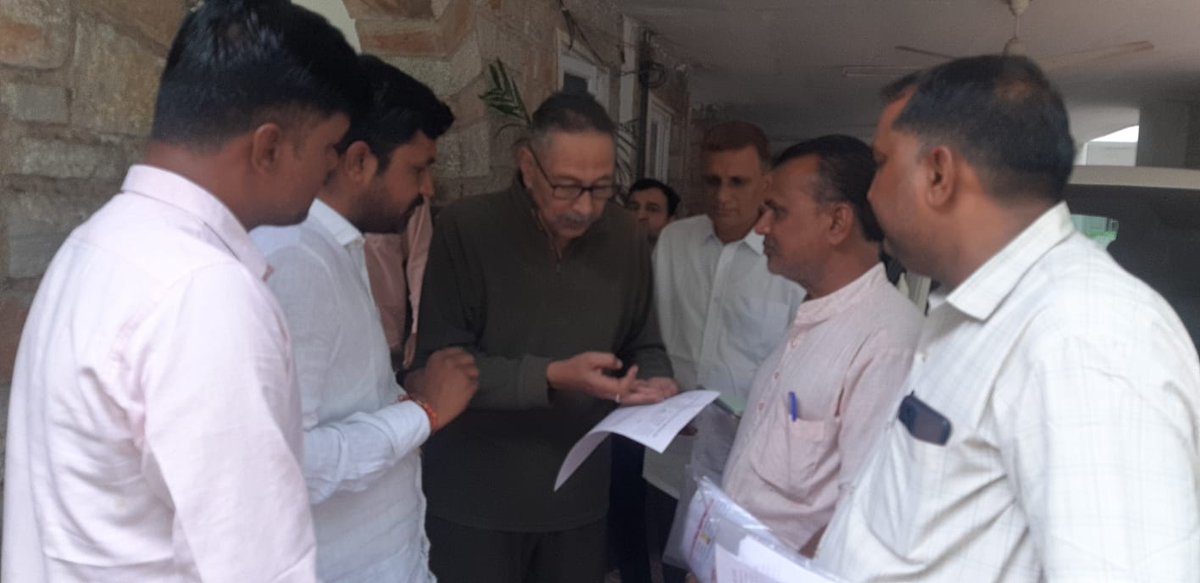 Dvndradhakad's tweet photo. @ashokgehlot51 माननीय CM साहब श्री @ashokgehlot51 जी आज आपकी कैबिनेट में विद्यार्थी मित्र अनुभव को जोड़कर पंचायत शिक्षक विद्यालय सहायकों का नियमितकरण करने की कृपा करें
@Narendr89267660 @News18Rajasthan @RamjeetPatel20 @News18Rajasthan @GovindDotasra @MaheshJoshi_Jpr @DrBDKallaINC @INCRajasthan https://t.co/9DNDmTeHVv