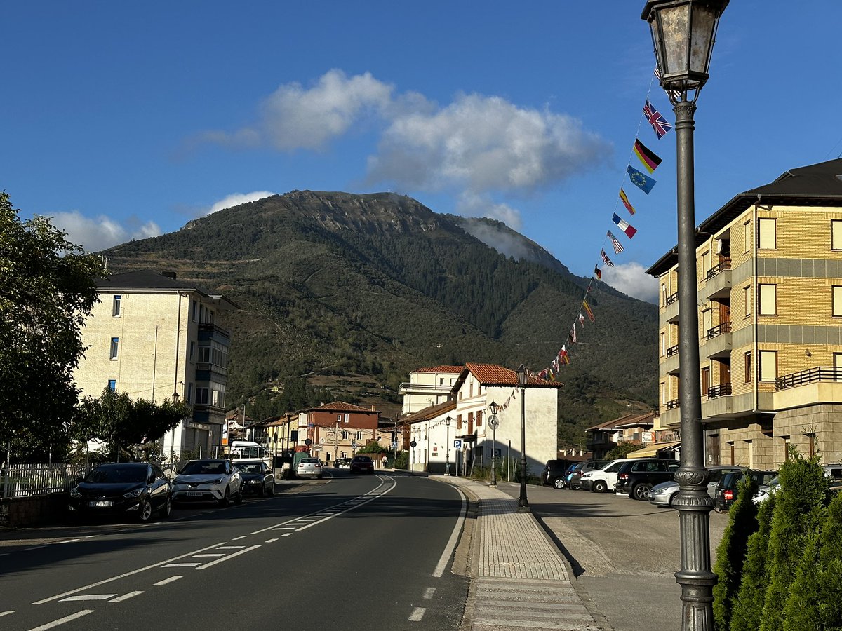 Chrishannam3's tweet photo. What a great view to start the day in the picos … https://t.co/clfgydJlzu