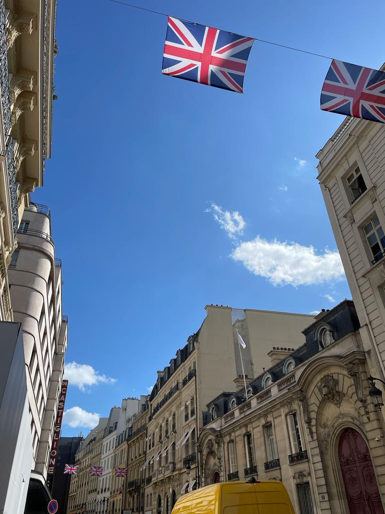MennaRawlings's tweet photo. C’est le grand jour ! 

Nous avons tellement hâte de la visite d’état du Roi Charles et la Reine Camilla qui commence aujourd’hui ! 🇬🇧🇫🇷

#VisiteRoyale #RoyalVisitFrance https://t.co/Cky5Rgc9RQ