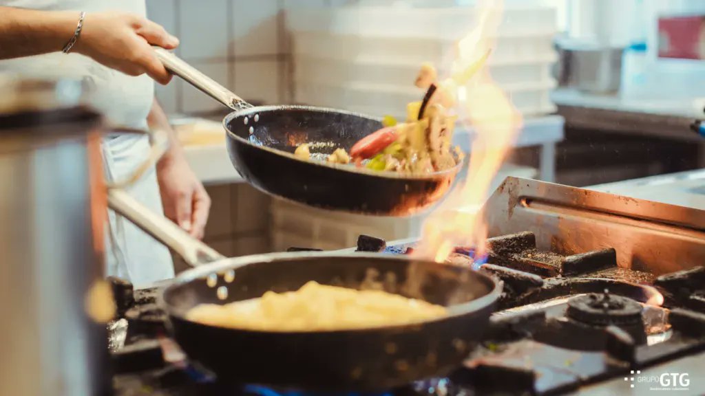 GTGgrupo's tweet image. ¡Buenos GTG días! Os dejamos nuestro nuevo post sobre las #darkkitchen o #cocinasfantasma que se han convertido en una auténtica pesadilla para los vecinos buff.ly/460e5TV