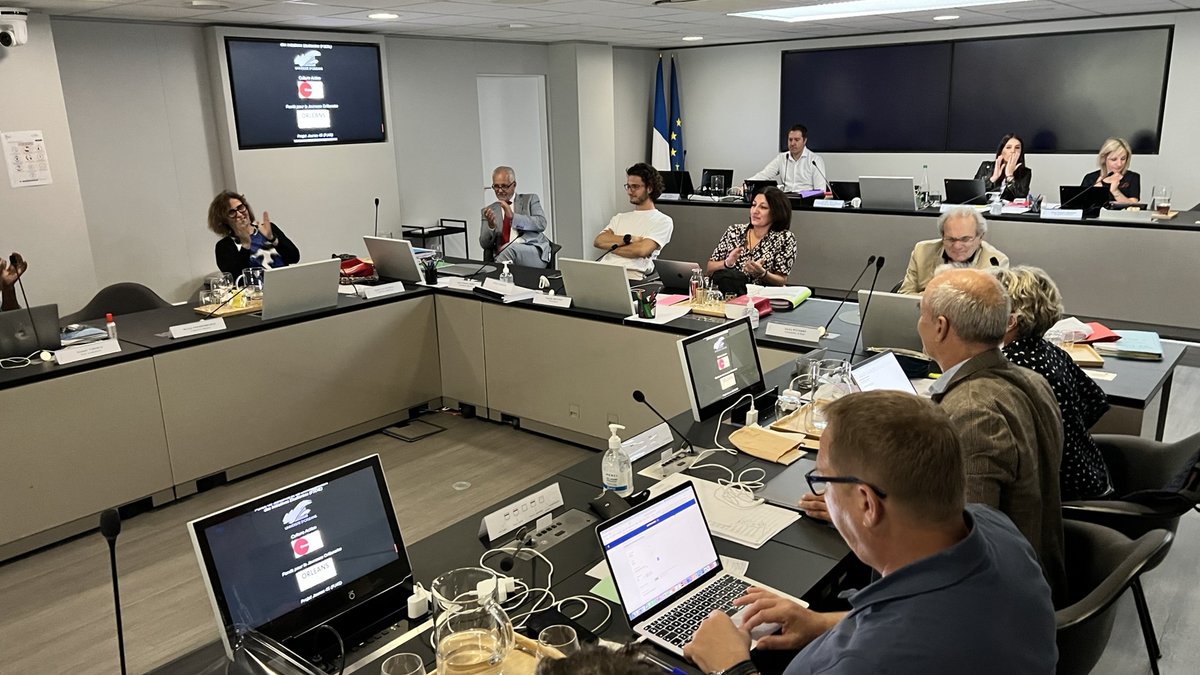 cnomk's tweet photo. [Séminaire du Conseil national 📝]  

Hier après-midi, le documentaire "Kinésithérapie : la vie en mouvement" a été diffusé devant l'ensemble des élus du @cnomk, en présence d'@AntoninAuthier, son co-réalisateur. 🎥 

#ConseilNational #CNOMK 
Documentaire co-réalisé avec Sam JOLLY et @qreepyboy