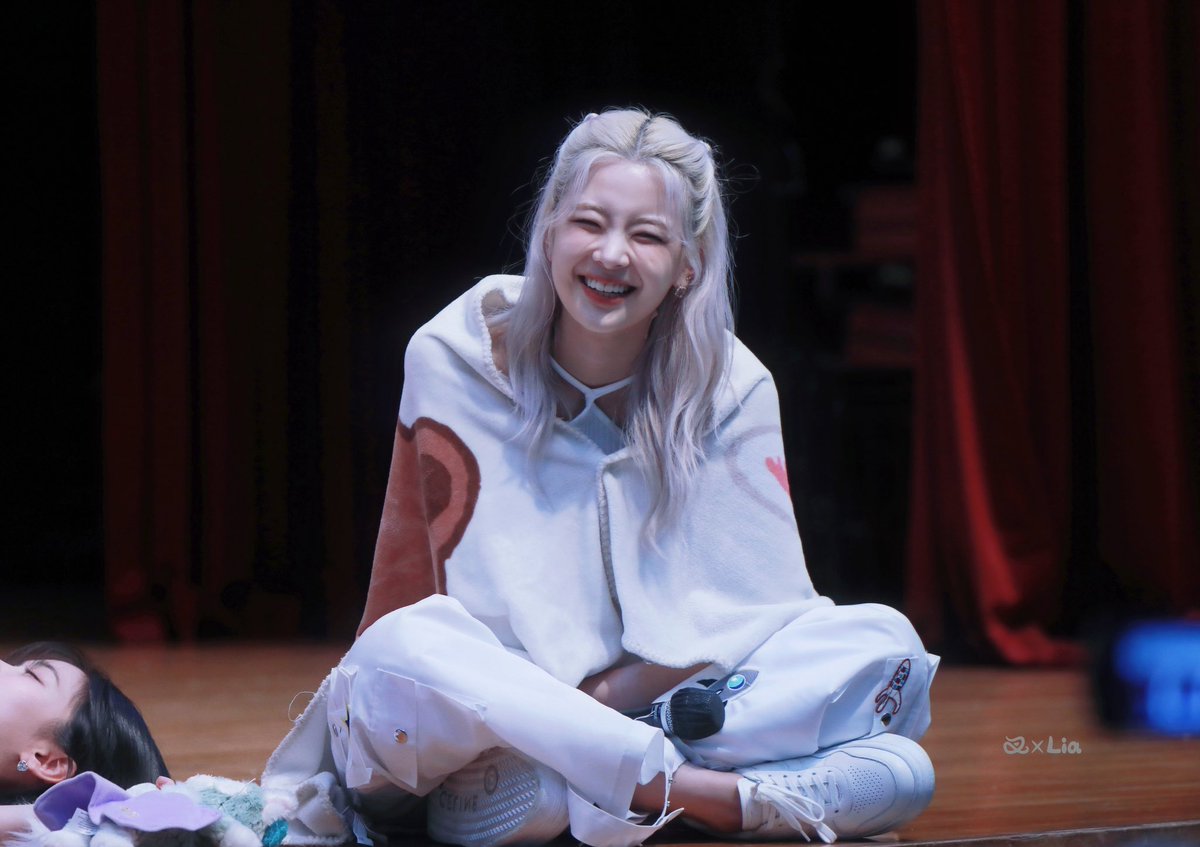 chaxLia's tweet photo. 230827   🫳🏻

#LIA #리아 #リア #ITZY #있지 https://t.co/tCIrG9IwU8