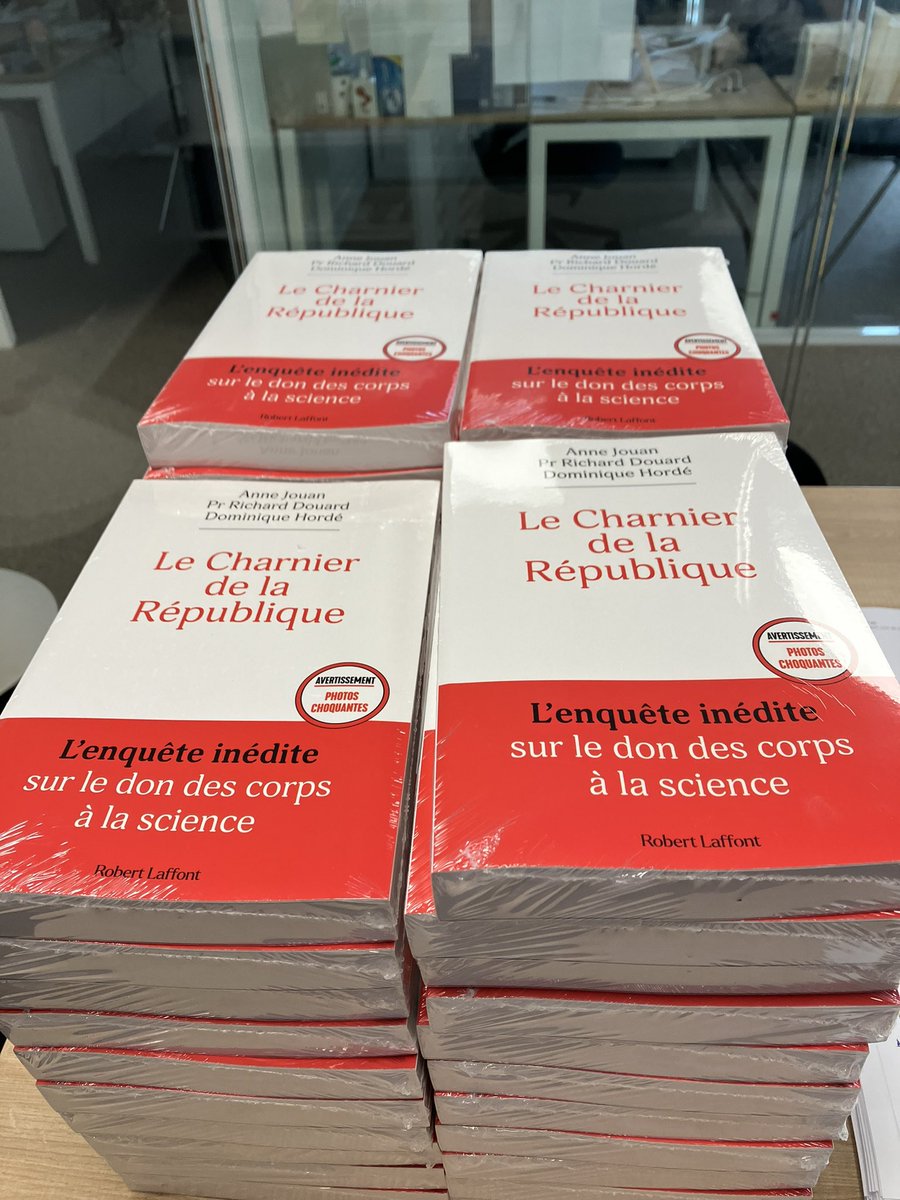JouanAnne1's tweet image. « Le Charnier de la République », parution chez @robert_laffont de l’enquête inédite sur le don des corps à la science :