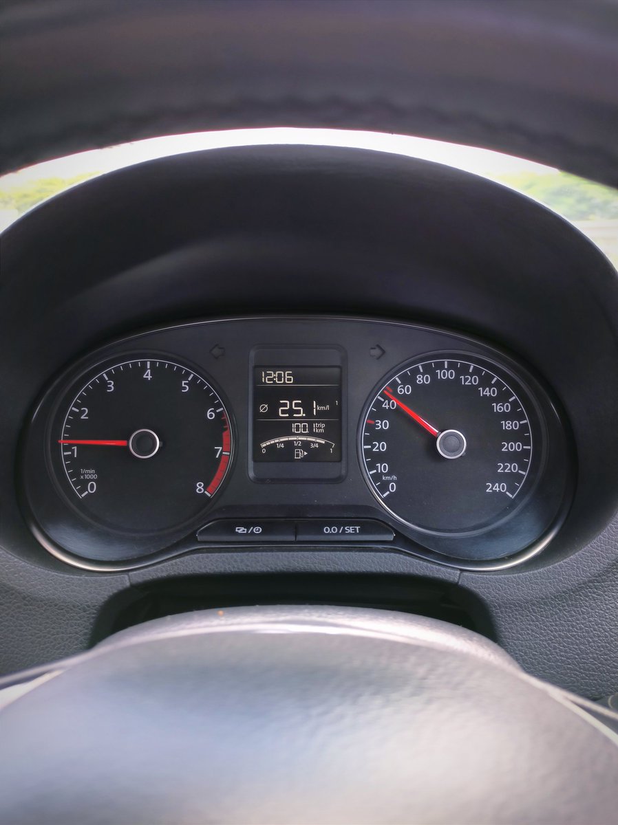 nsparchand's tweet photo. #Volkswagen Polo 1.2 MPI 
100kms Mileage Test (Pune Roads) 
Average Speed: 60km/h
A/C: ON (23°C) 
4 passengers
The total distance was 109kms, 23.4kmpl before engine was turned off. 
33,100 kms on ODO 

What an incredible machine! 

@volklub @volkswagenindia https://t.co/qgpiff5u38