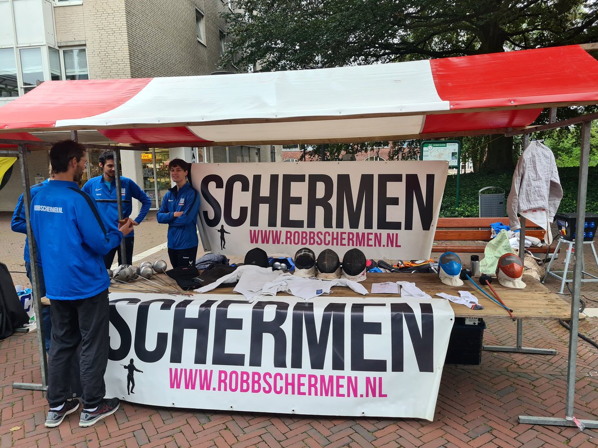 Heb je het gehoord? Heb je het gezien? Vandaag staan we de hele dag bij de jaarmarkt in Alphen aan den Rijn. 
 
Standplaatsnummers: 212,213,214

Straatnaam standplaats: Castellumstraat

Ter hoogte van: gemeentehuis

#promotie #jaarmarkt #Alphen #schermen #3ewoensdagvanseptember