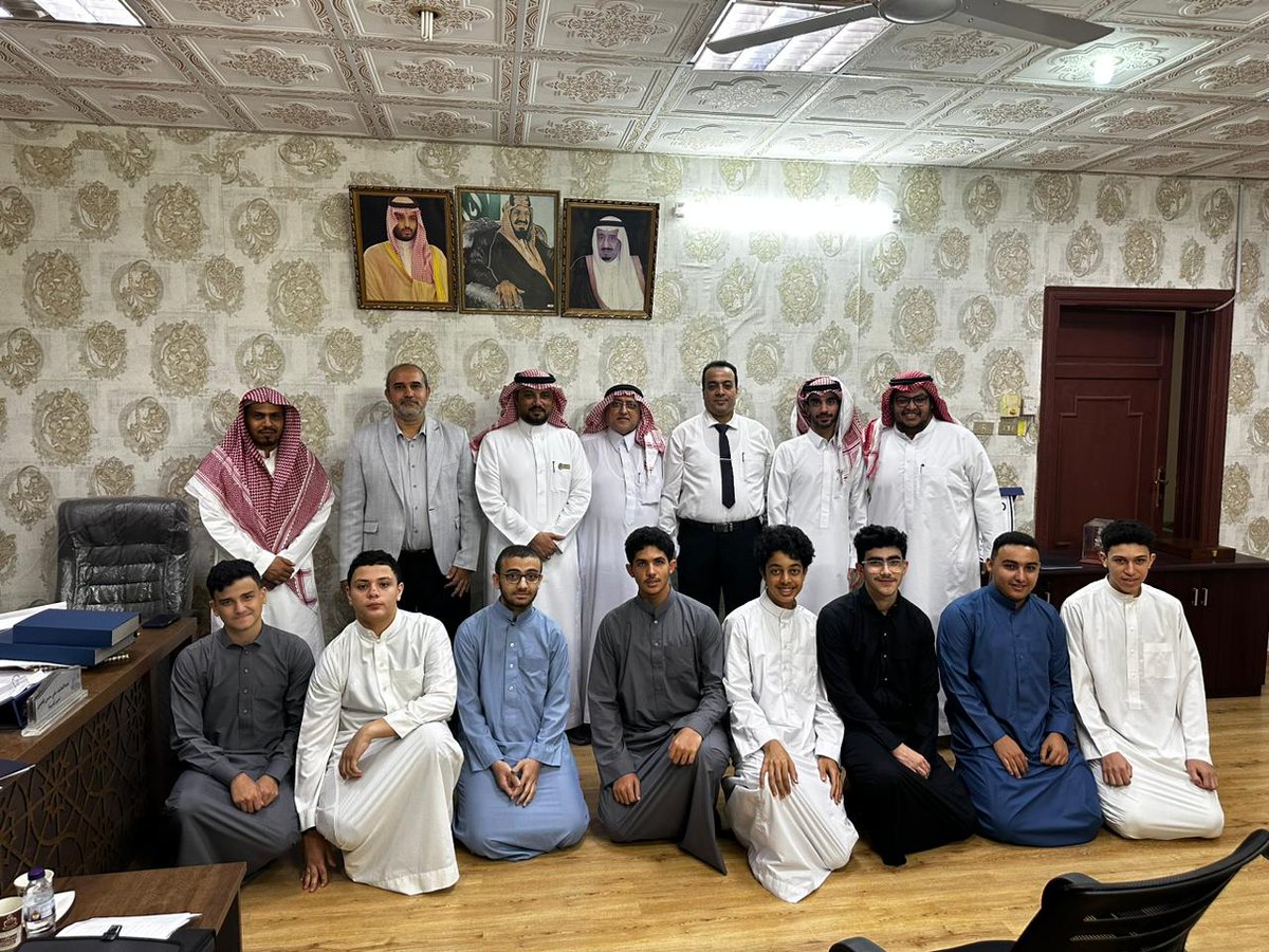 Manhal_School's tweet photo. ما أحلى النجاح وخاصة بعدما يأتي من حصاد عام كامل مليئ بالتحديات.
كرمت إدارة مكتب الصفا فريق العمل بثانوية المنهل الثقافي على تفوق طلابها في القدرات العامة، حيث نلنا شرف تكريم المعلمين والطلاب من قبل مدير مكتب الصفا وشرفنا بالحضور الدكتور/ بندر المالكي مشرف التعليم الأهلي. https://t.co/4SVnXp7xoQ