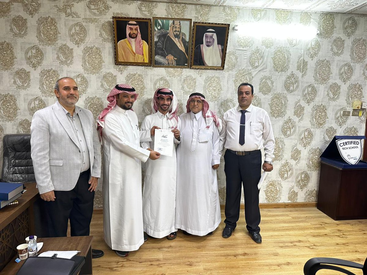 Manhal_School's tweet photo. ما أحلى النجاح وخاصة بعدما يأتي من حصاد عام كامل مليئ بالتحديات.
كرمت إدارة مكتب الصفا فريق العمل بثانوية المنهل الثقافي على تفوق طلابها في القدرات العامة، حيث نلنا شرف تكريم المعلمين والطلاب من قبل مدير مكتب الصفا وشرفنا بالحضور الدكتور/ بندر المالكي مشرف التعليم الأهلي. https://t.co/4SVnXp7xoQ