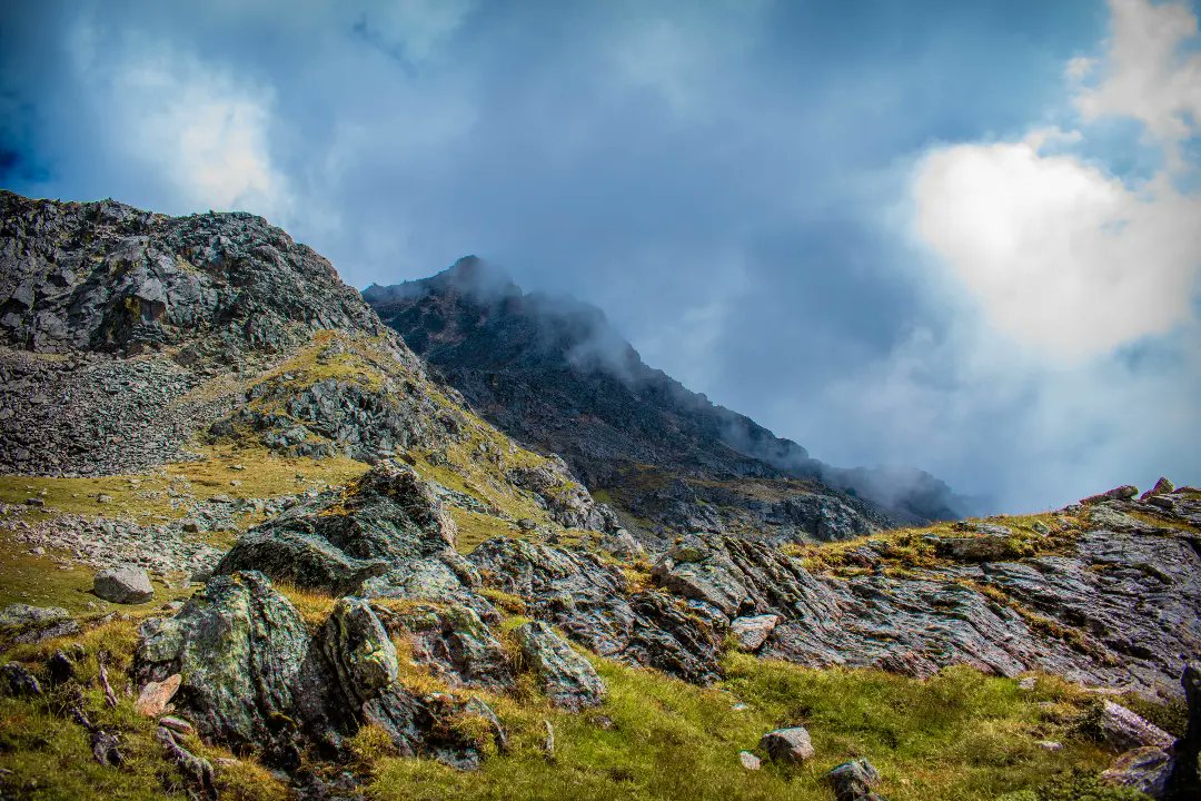 The scenery on the route from Suryakunda to Goshainkunda is incredibly stunning❤️