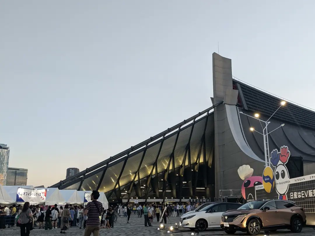 shouko73's tweet photo. 昨日は会場へ応援にっ🇯🇵🥇
会場はめちゃくちゃ盛り上がってて、応援にも熱が入り、ストレート勝ち㊗そして楽しめました(*^^*)/
今日はテレビで応援だぁ📣

#ワールドカップバレー #女子バレー #パリ五輪予選 #日本頑張れ https://t.co/PILUBlgnHG