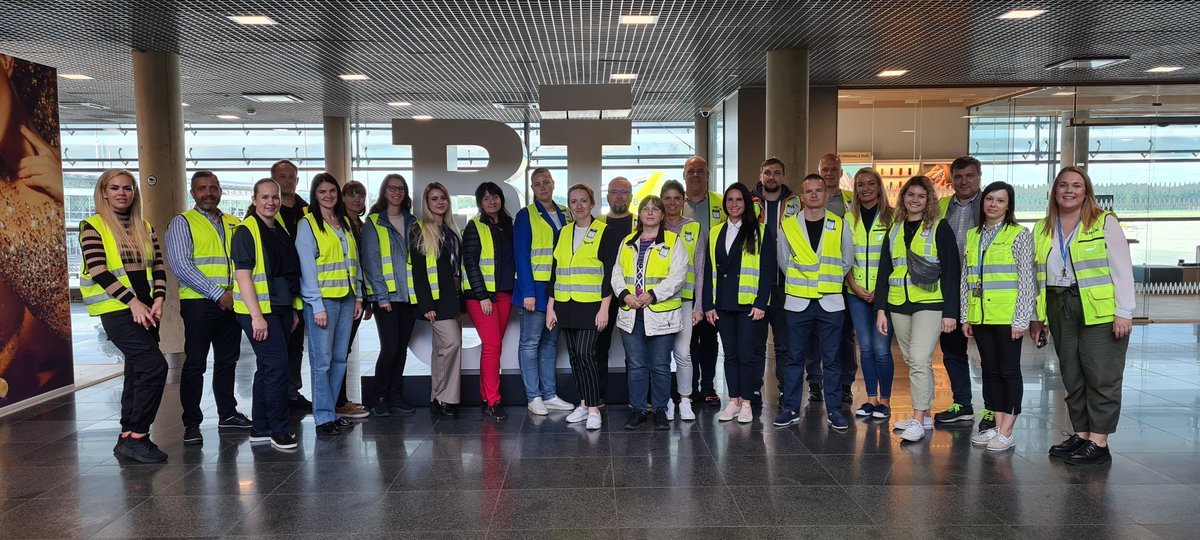 misijanulle's tweet photo. M0 dalībnieki ielūkojās @riga_airport ikdienas darbā&amp;procesos, kas tiek īstenoti, ievērojot visaugstākos standartus darba vides drošuma&amp;aviācijas drošības nodrošināšanā, lai apmeklētāju, darbinieku&amp;sad.partneru ikdienas gaitas būtu drošas, &amp;ikviens atgrieztos mājās sveiks&amp;vesels https://t.co/bbr6t4os4K