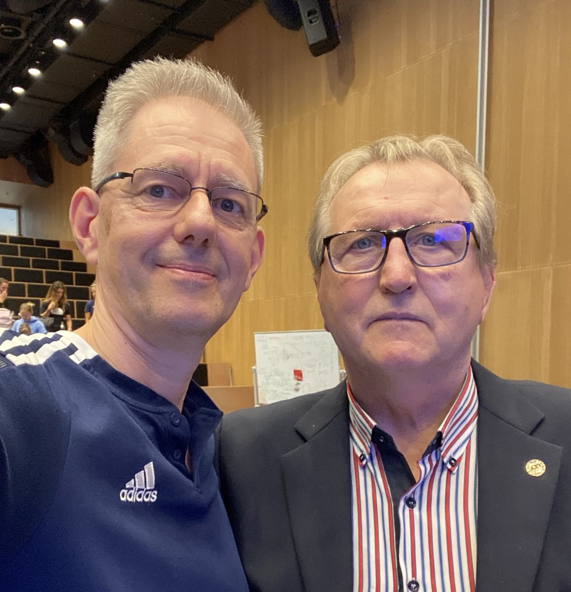fuloptraining's tweet photo. Mit dem Olympiasieger Ringer und ehemaliger Bundestrainer Csaba Hegedüs an der Ungarischen Universität für Leibeserziehung und Sportwissenschaften.
#sportwissenschaft #trainerausbildung #FTraining https://t.co/iKcTEqG3SW