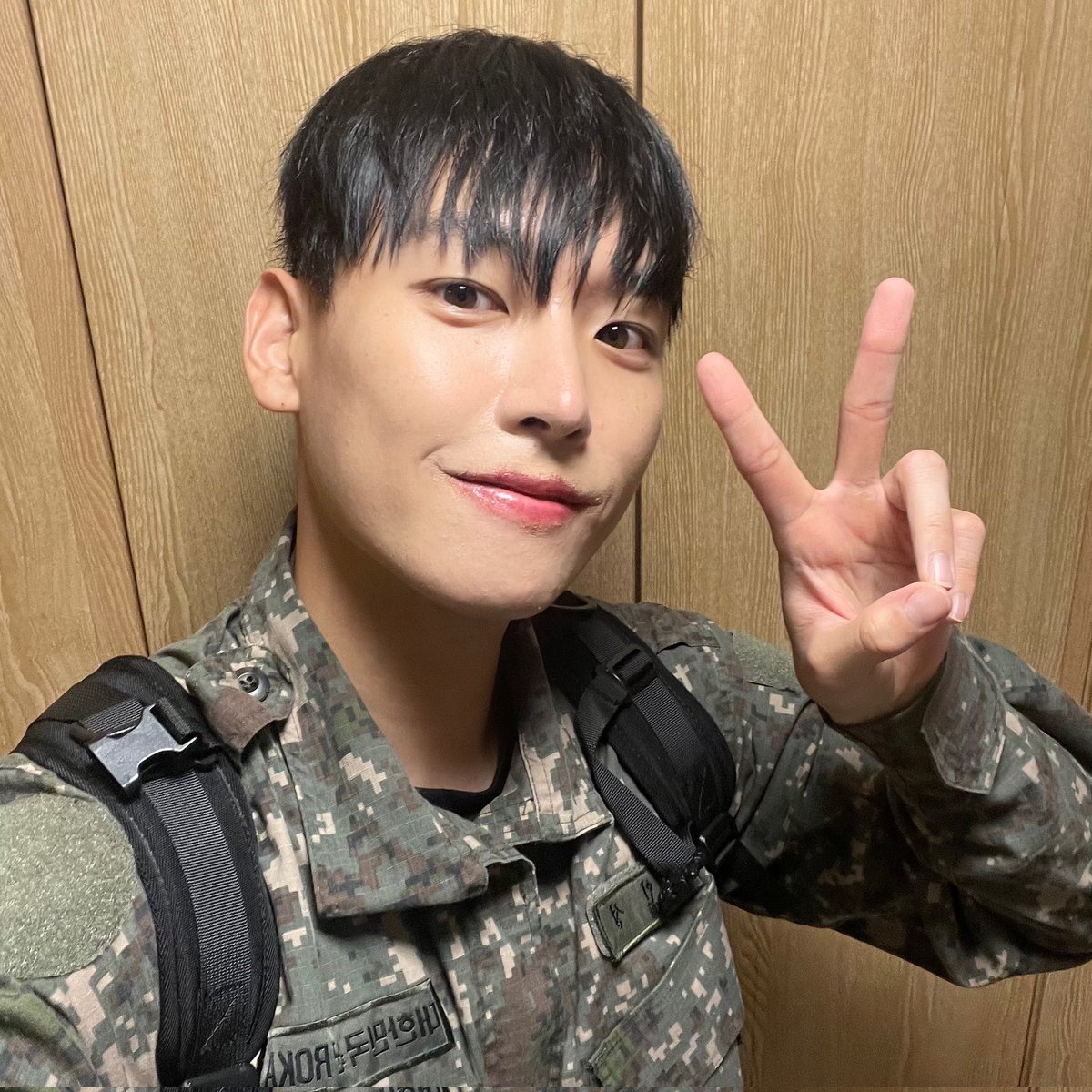 lilbaekyooni's tweet photo. 230920 #SF9 #INSEONG 
"🌰: I got discharged!🫡"

🌰: Thank you so much for congratulations on my discharge!!! now i'll run harder! 
i think it's a very happy day! 
Fantasy who waited for me until now, the officials who helped me a lot in military, and my friends and colleagues- https://t.co/OoQoIMGmkB