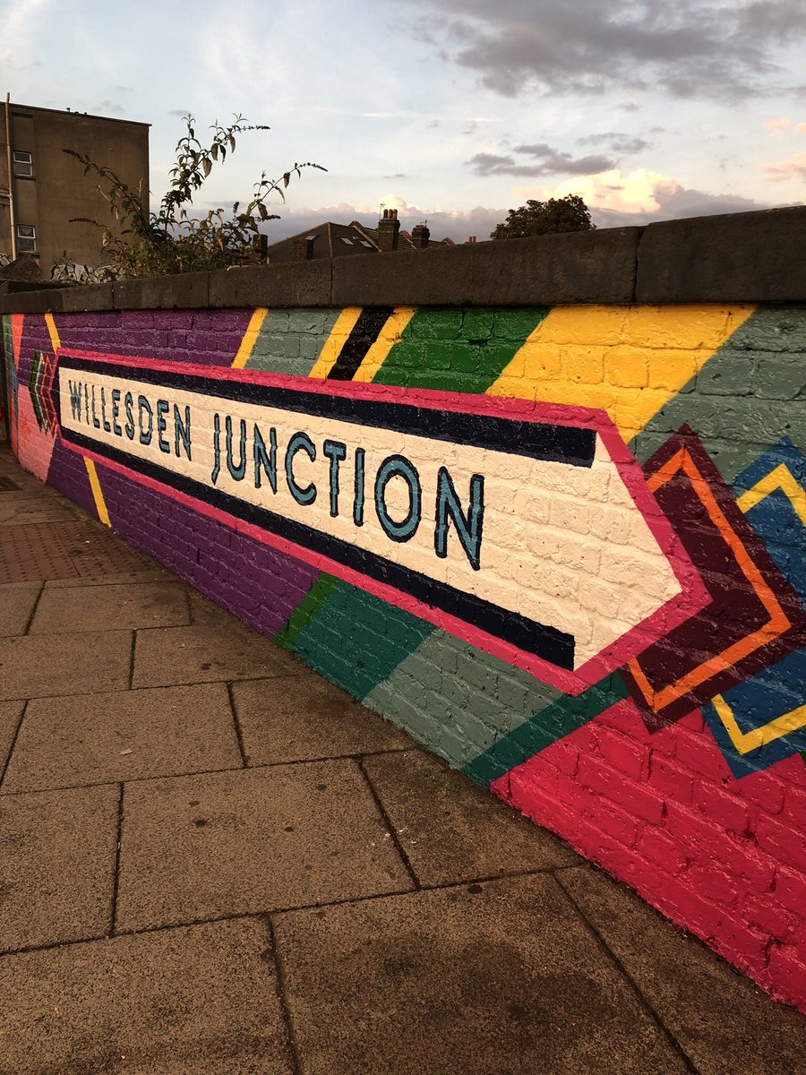 Residents are loving the new artwork! Thank you @WeLikeStatic @Brent_Council  @oldoakparkroyal #harlesden & #kensalgreen #railwaycottages #RAHRA #bramshillvillage #wayfinding #publicart #willesdenjunction