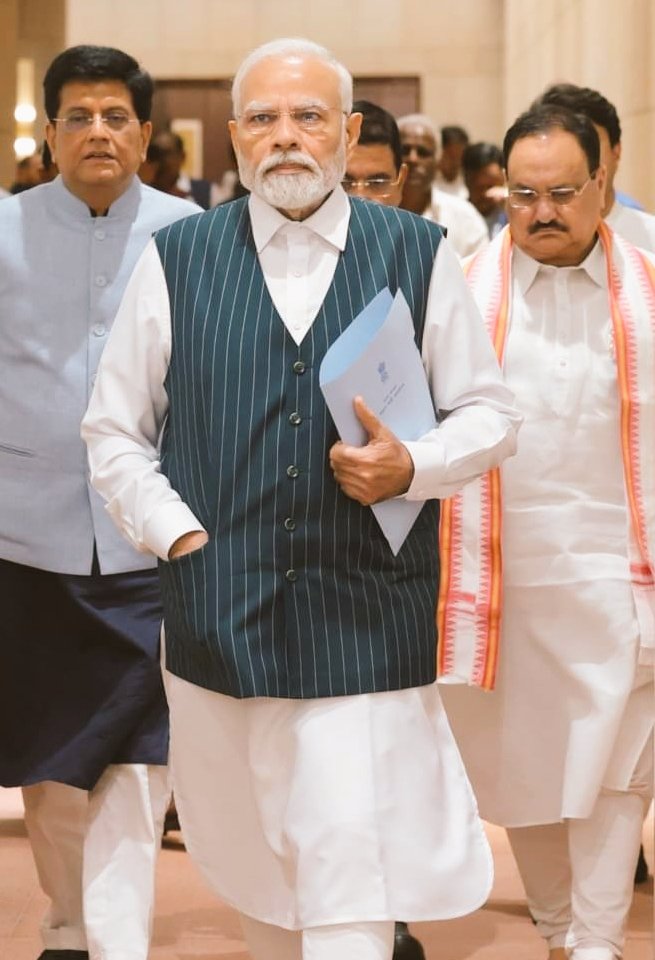 vazhapadi's tweet photo. எந்த  காகிதமும் இல்லாத இந்த பைலை போல தான் இந்தியாவில் அரசு செயல்பட்டுக் கொண்டிருக்கிறது எல்லாமே வெற்று பேச்சு தான் செயலில் ஒன்றும் இல்லை ! #ModiDisasterForIndia #ModiFailswomen https://t.co/wGkgcVUBzp
