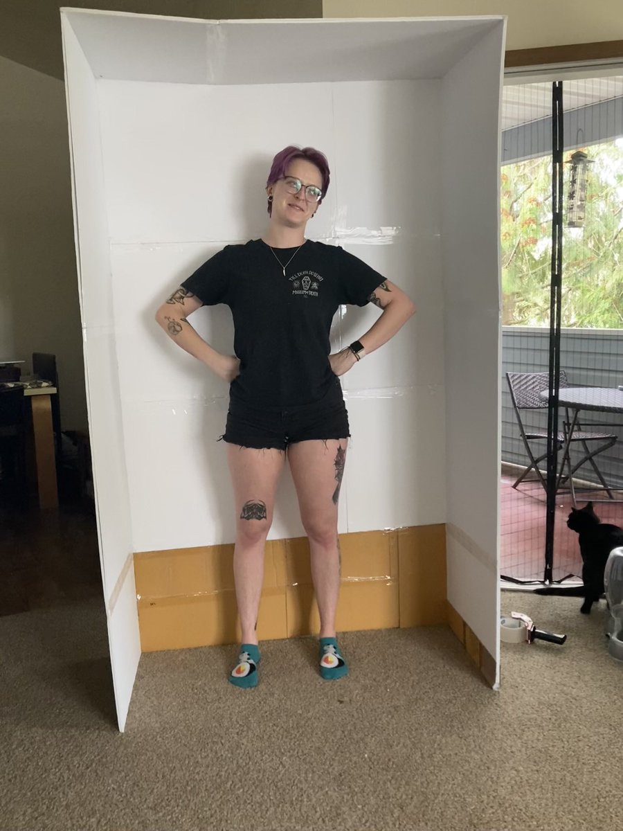 brivillain's tweet photo. If anyone cares, I’m making building this barbie box 100% of my personality now https://t.co/WUUCAxDsq2