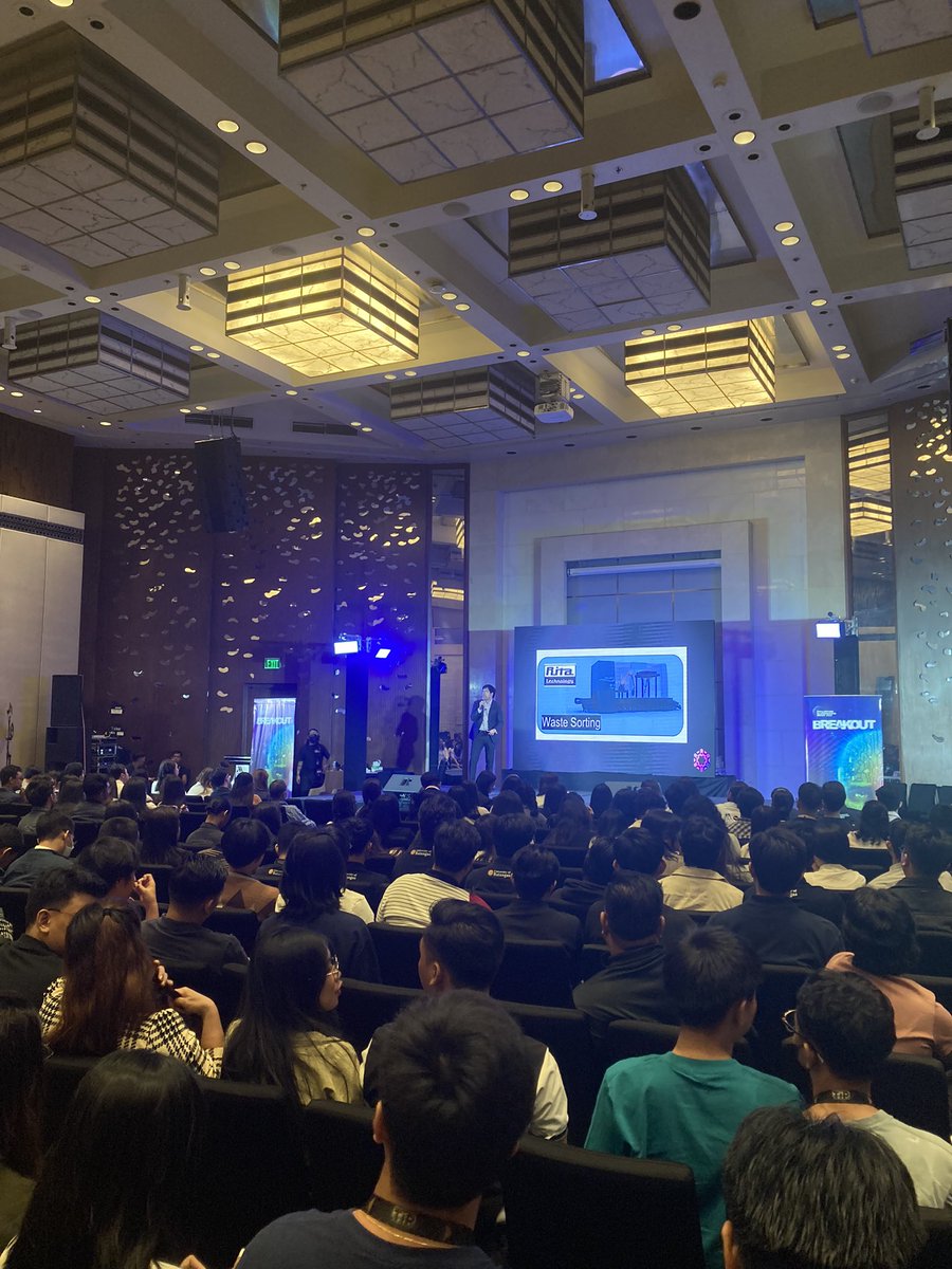 It’s packed here at the Diplomatic Hall because of the Blockchain 101 for Students of @philblockchain Week 2023. Join the conversation and learn from industry thought leaders. #PBW2023