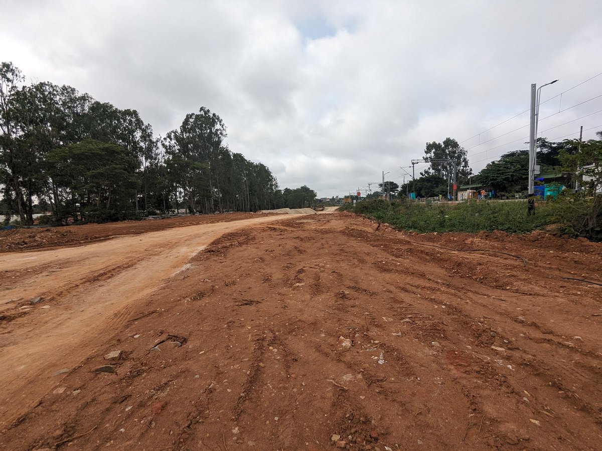 bengalurutrains's tweet photo. Work started on new #AnekalRoad railway station, which will have
-4 tracks
-FoB
-New station building
#DoublingProject https://t.co/yLG6NYxJFC