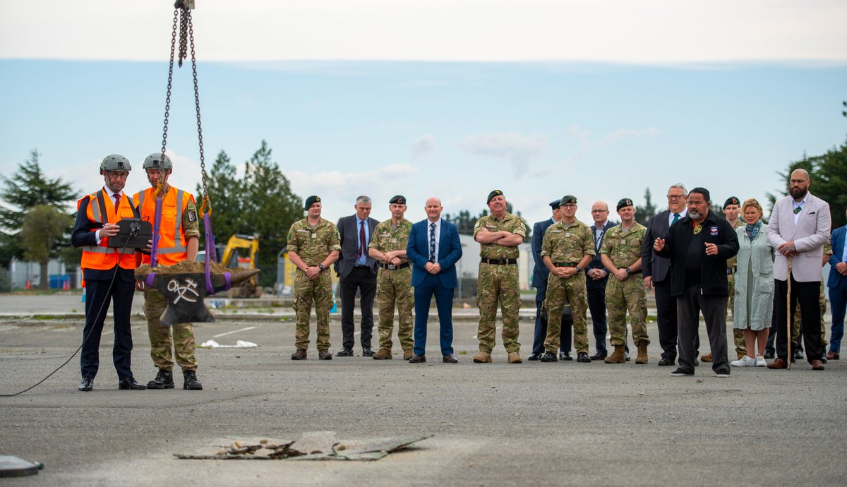 NEWS📢 Defence Minister Andrew Little has turned the first sod to start construction of a new Maintenance Support Facility (MSF) at #BurnhamMilitaryCamp today. This facility will enable us to be better equipped for future challenges. Read more➡️ beehive.govt.nz/release/new-ma… #NZArmy