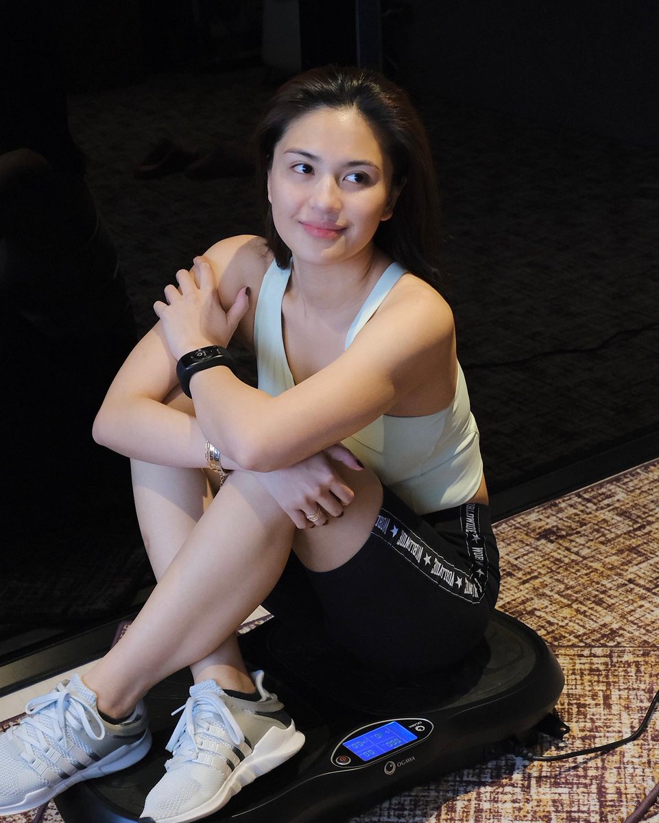 _chooboah's tweet photo. Julie Anne San Jose 'Sharing her newest discovery to losing more calories and staying fit - OGAWA EZ Tone Pro! This is very effective for light exercise, convenient and easy to use! @ogawa_ph
ig: myjaps
#JulieAnneSanJose
#RedefiningWellnessWithOGAWA
#OgawaPhilippines #OgawaPh https://t.co/HhA2EkBI3L