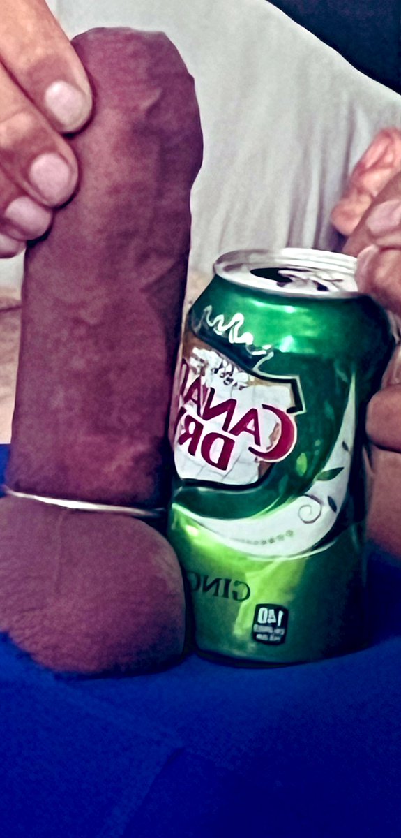 Thick_UC_Mex's tweet photo. Decided to grab an object so ppl have  something  to compare. As I've always said, just your average guy https://t.co/i5v2R0IJpm
