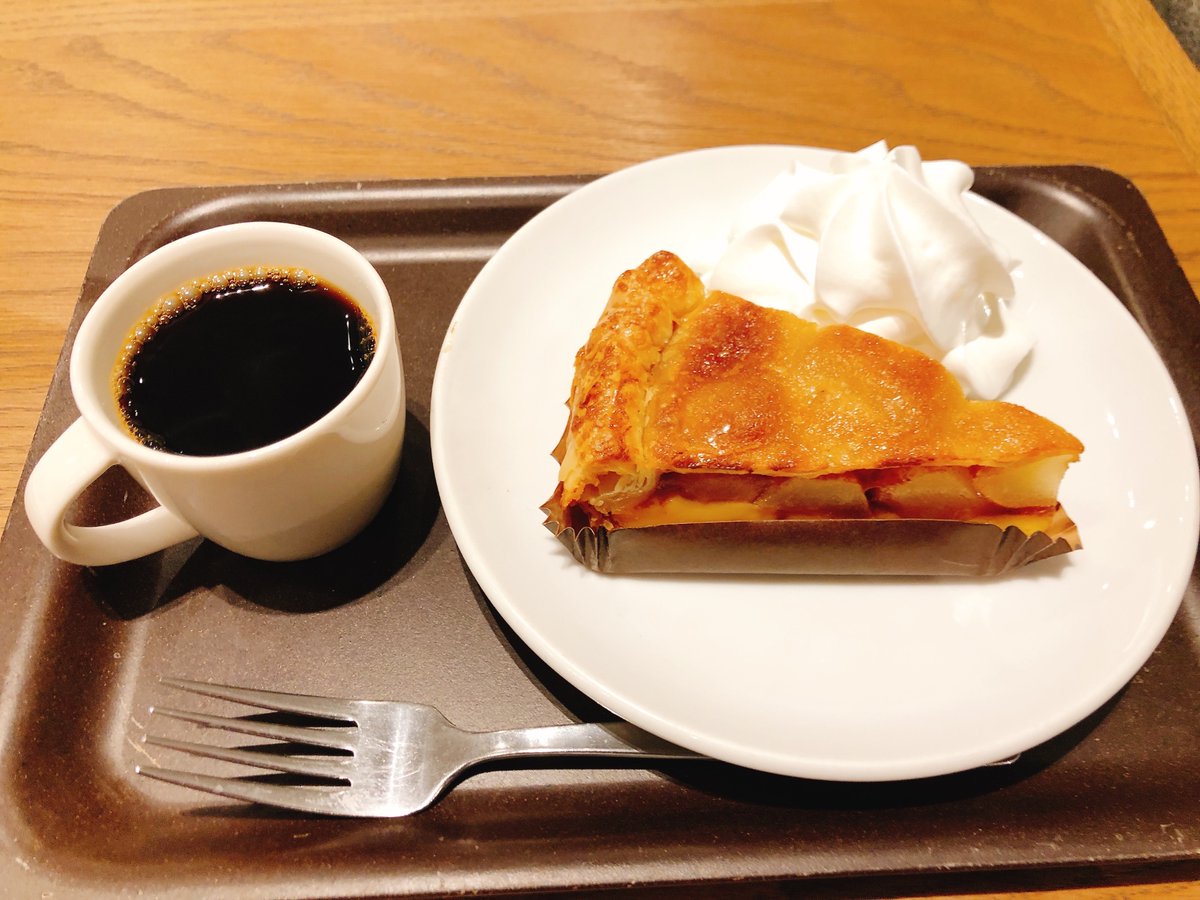 Blacklizard007's tweet photo. ご厚意でアップルパイをご馳走になった。こんなに美味しいものが食べられるなら、人の優しさに触れられるなら、もうちょっと生きてみようかな。 https://t.co/U741B2Gz88