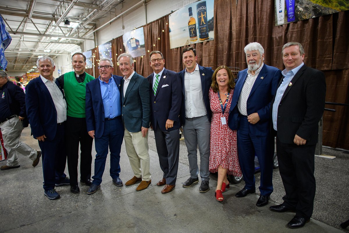 Michael_Quinlin's tweet photo. A group from @DinglePeninsula in #CountyKerry #Ireland was welcomed to @TheBigEFair in #WestSpringfieldMA by @RepRichardNeal @XploreWesternMA + @ICCWNE. @WMassNews @DiscoverKerry_ @CGBostonIreland @rsullivanWMEDC @USAmbIreland https://t.co/Dg5oj2iAni https://t.co/fLQlKS7wz0