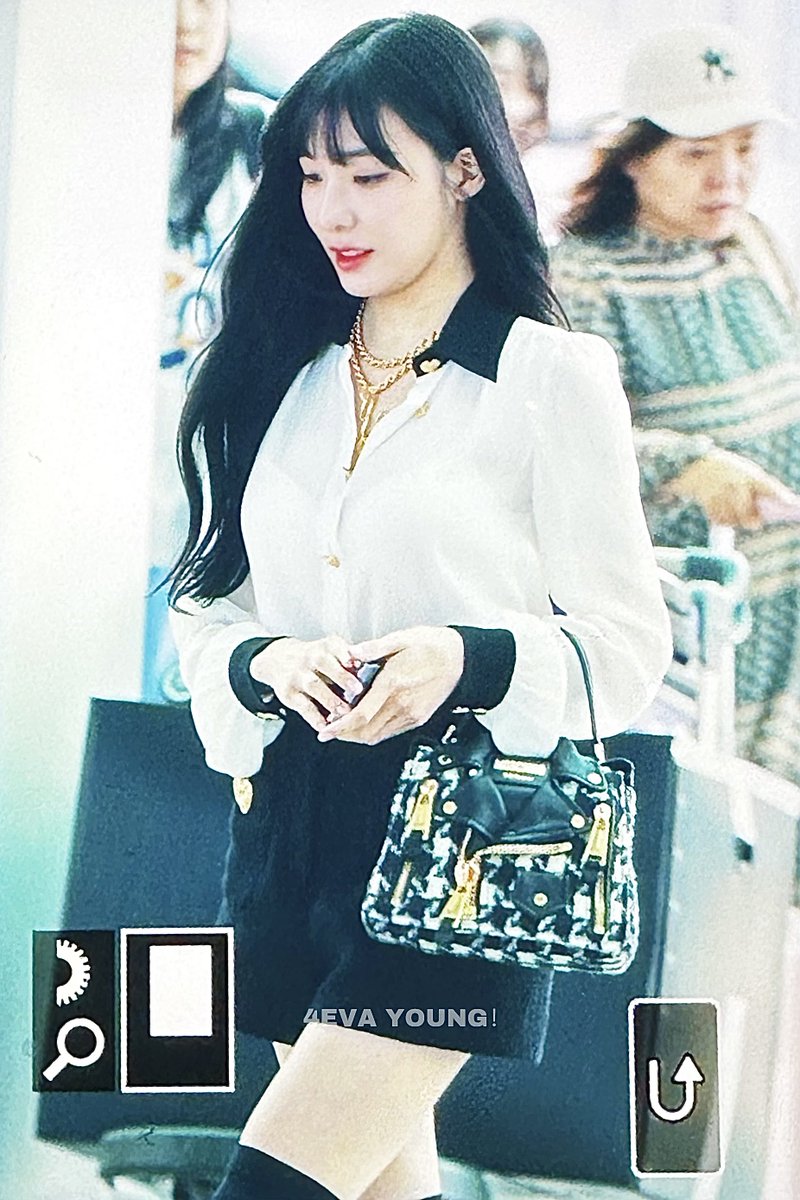 4EVAYOUNG801's tweet photo. 230920 안전비행🥹🩷  #티파니 #티파니영 #Tiffany #TiffanyYoung https://t.co/5SEUOCYDP2