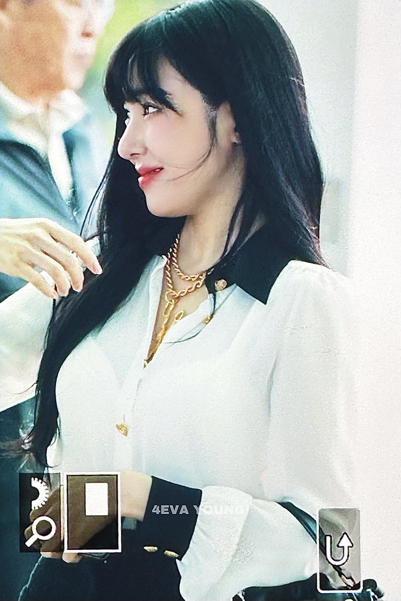 4EVAYOUNG801's tweet photo. 230920 안전비행🥹🩷  #티파니 #티파니영 #Tiffany #TiffanyYoung https://t.co/5SEUOCYDP2