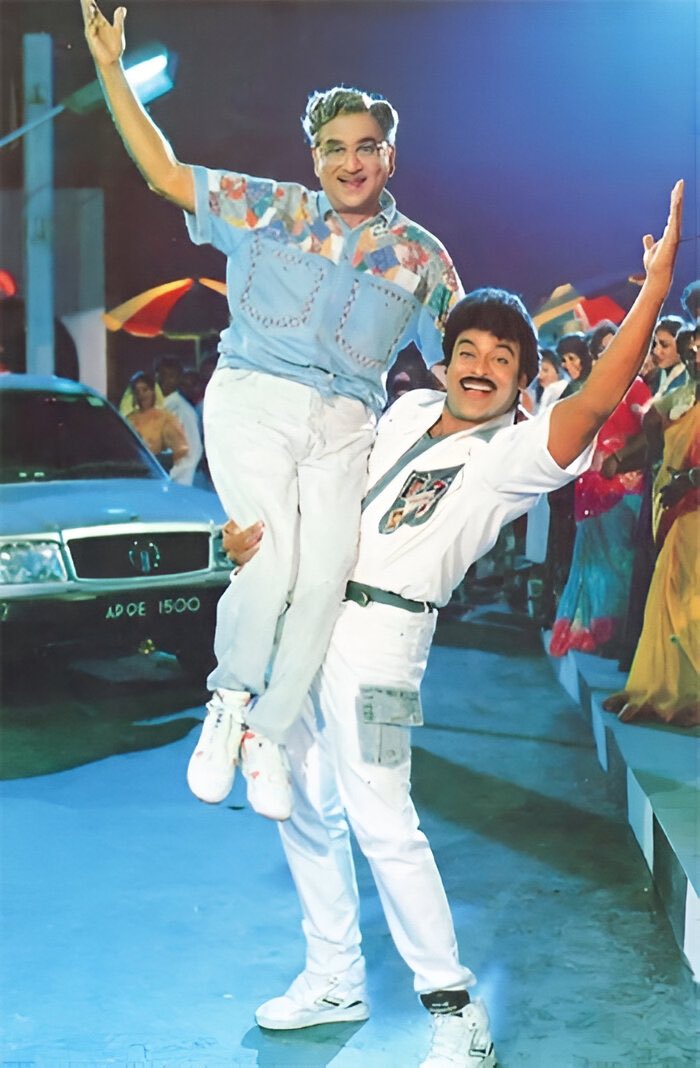 KChiruTweets's tweet photo. శ్రీ అక్కినేని నాగేశ్వరరావు గారి శత జయంతి  ఉత్సవాల సందర్భంగా ఆప్యాయంగా, గౌరవపూర్వకంగా ఆ మహానటుడికి  నివాళులర్పిస్తున్నాను. 🙏🙏 

ఆయన తెలుగు సినిమా కే  కాదు  భారతీయ సినీ చరిత్ర లోనే ఓ దిగ్గజ నటుడు. ఆయన నటించిన వందలాది చిత్రాల ద్వారా ఆయన నటనా పటిమ, తెలుగు ప్రేక్షకుల మదిలో చెరగని ముద్ర వేసింది. తెలుగు సినిమా  బ్రతికినంత వరకు శ్రీ  అక్కినేని నాగేశ్వరరావు గారు తెలుగు ప్రేక్షకుల మనస్సుల్లో  ఎప్పటికీ  నిలిచి వుంటారు. 

ఆ మహానుభావుడి శత జయంతి సందర్భంగా శ్రీ అక్కినేని  కుటుంబంలోని  ప్రతి ఒక్కరికి ,
నా సోదరుడు @iamnagarjuna కి, నాగేశ్వరరావుగారి కోట్లాది అభిమానులకు, 
సినీ ప్రేమికులందరికీ నా హృదయ పూర్వక శుభాకాంక్షలు !!

 #ANRLivesOn #ANRCentenary