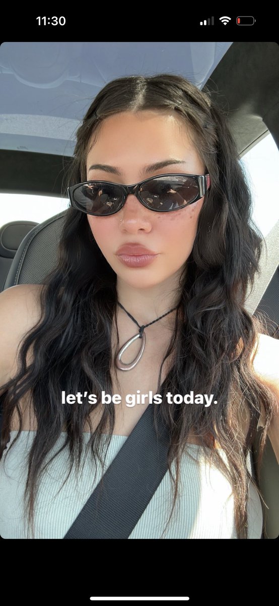 the5sosinsider's tweet image. Calum on Almondmilkhunni's IG story!