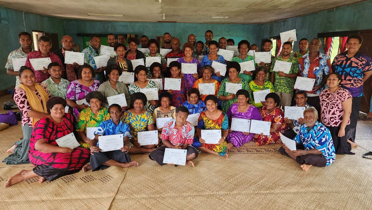UNDP_Pacific's tweet photo. A collaborative effort in 🇫🇯 Kadavu! 220 farmers &amp; entrepreneurs (140♀️+80♂️) explored cooperatives and business continuity planning, the way for #sustainable local economic development. Kudos to our partners @MCTTTFiji &amp; the iTaukei Affairs Trust Board. 👉🏾https://t.co/ATtSqJhw2G https://t.co/oZRJbGN7pg