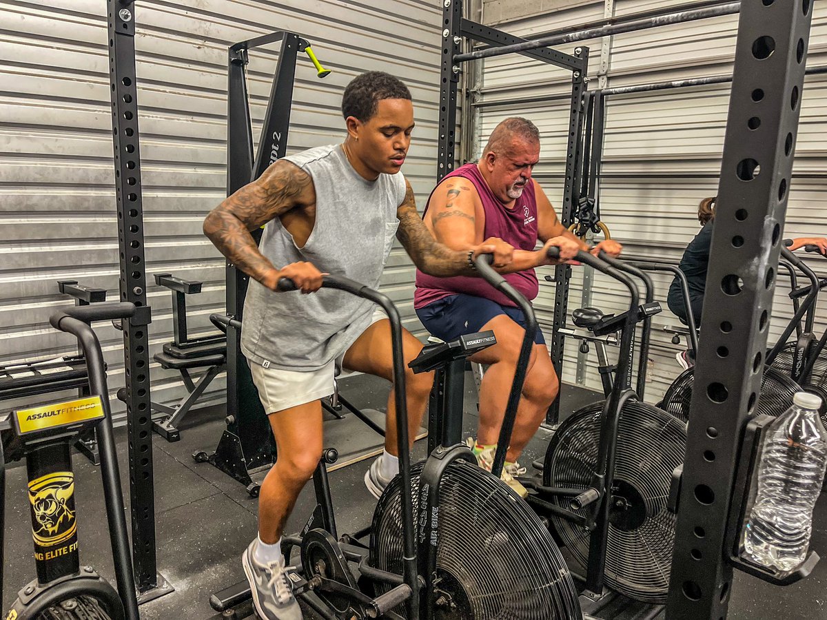 CoachBuck210's tweet photo. All we try to do is win the day
Stack some of those days together and you get some big things accomplished
Small wins compounded takes the 🎂
Happy Tuesday movers & shakers
#tuesday #work #gym #barbell #training #coach #coachbuck #lift #fitness https://t.co/FemnB0AOWv