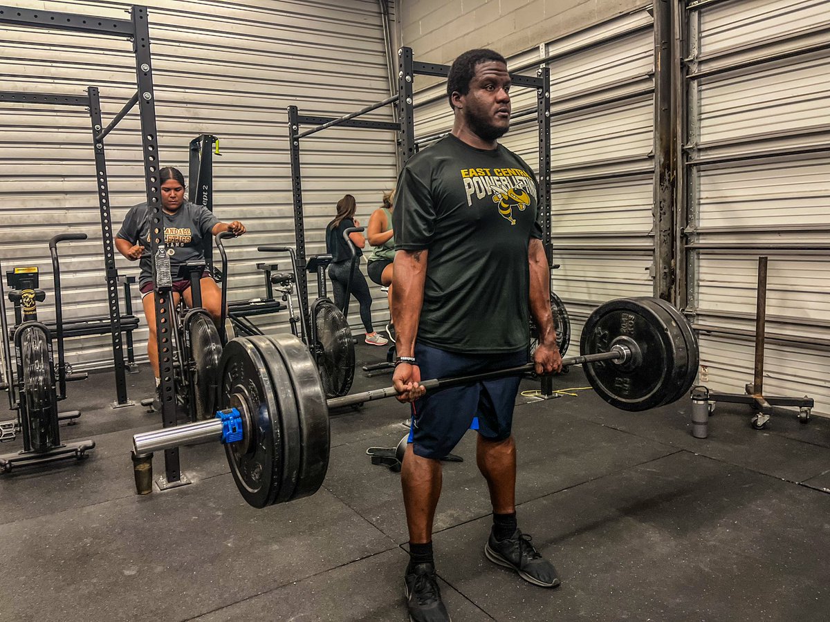 CoachBuck210's tweet photo. All we try to do is win the day
Stack some of those days together and you get some big things accomplished
Small wins compounded takes the 🎂
Happy Tuesday movers & shakers
#tuesday #work #gym #barbell #training #coach #coachbuck #lift #fitness https://t.co/FemnB0AOWv