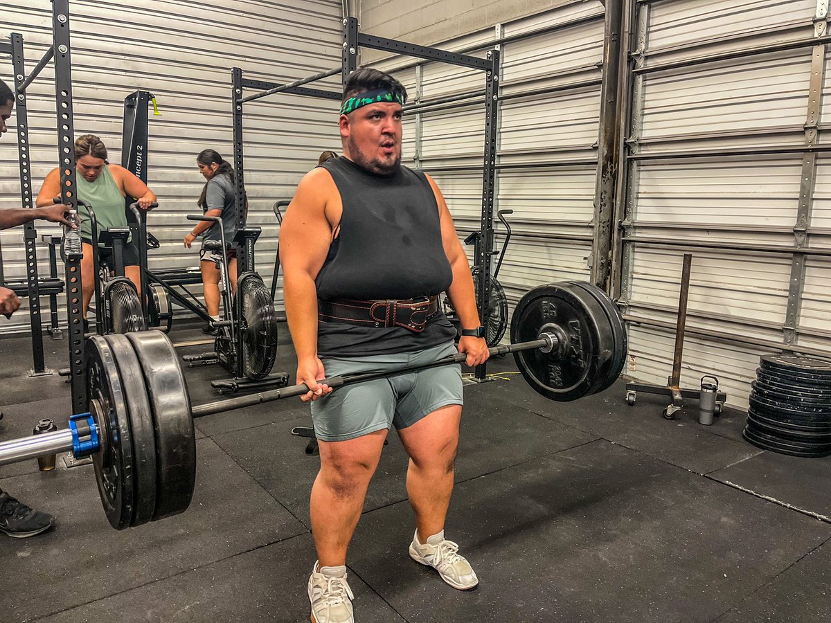 CoachBuck210's tweet photo. All we try to do is win the day
Stack some of those days together and you get some big things accomplished
Small wins compounded takes the 🎂
Happy Tuesday movers & shakers
#tuesday #work #gym #barbell #training #coach #coachbuck #lift #fitness https://t.co/FemnB0AOWv