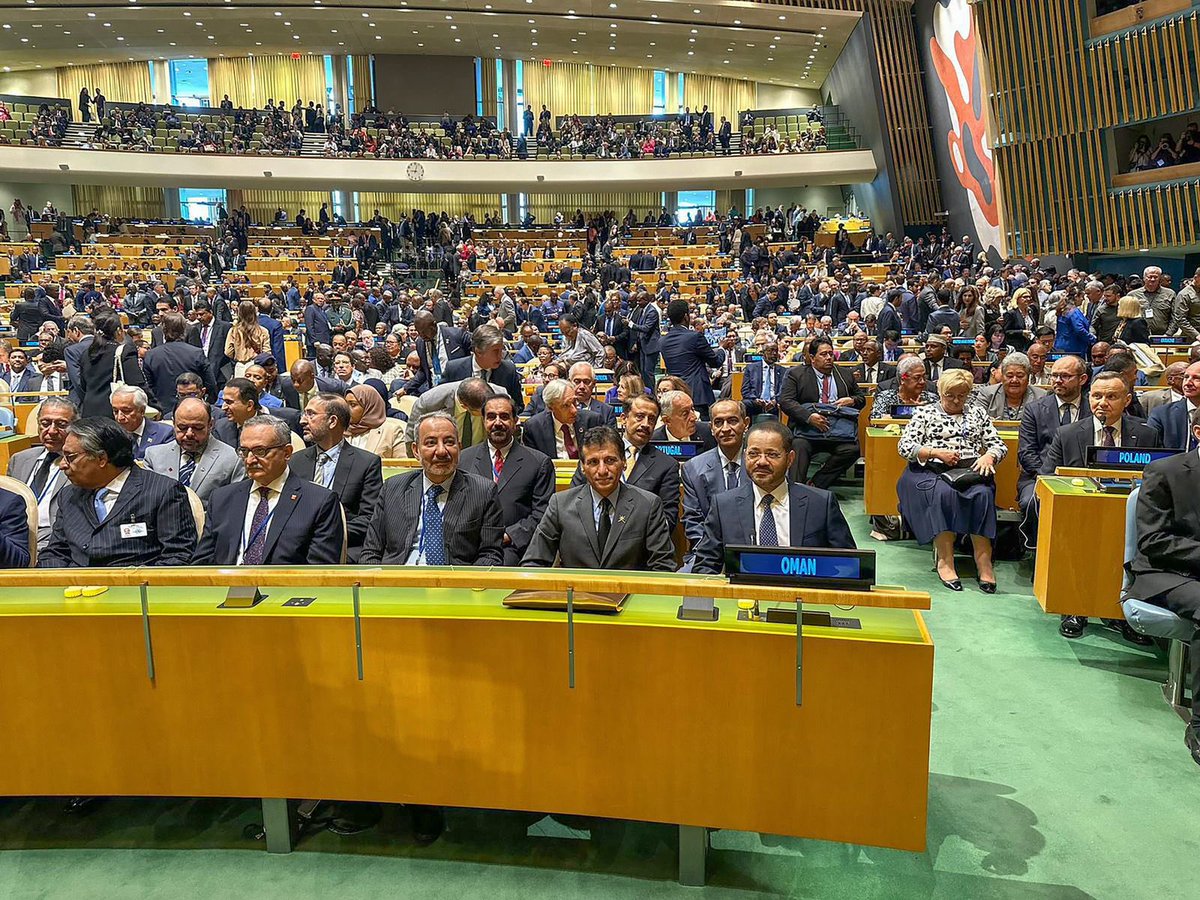 badralbusaidi's tweet photo. وفد سلطنة عمان المشارك في افتتاح الدورة الـ78 للجمعية العامة للأمم المتحدة في نيويورك. نتطلع ان تكون اعمال الدورة هادفة وبناة تجاه قضايا الساعة وتعزيز العمل الدولي متعدد الأطراف خدمة للأمن والسلم والعدالة. https://t.co/ZweBpHrYJU