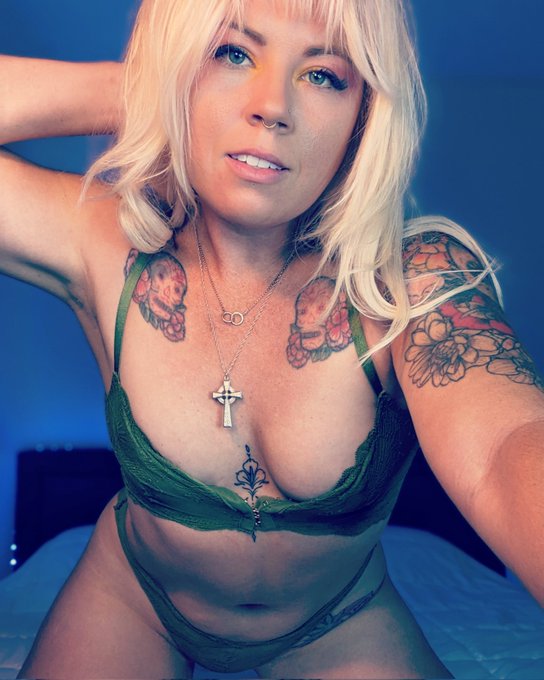 I get 120% payout on ALL clip sales on C4S September 20th!  To celebrate I'm offering a *free month*
