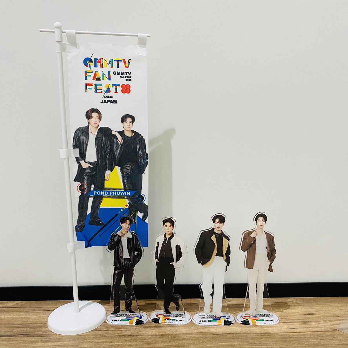 gmmtvfanfest's tweet photo. #GMMTVFanFest2023JP

【グッズ情報】
⑥のぼり

新アイテム。グッズと一緒に飾ったりするミニのぼり。サイズ感の参考のためにアクリルスタンドと共に写真を撮りました🤳

👇チケット🎟情報などはこちら
https://t.co/d86oKMrnK8 https://t.co/LPhH7kWUxC