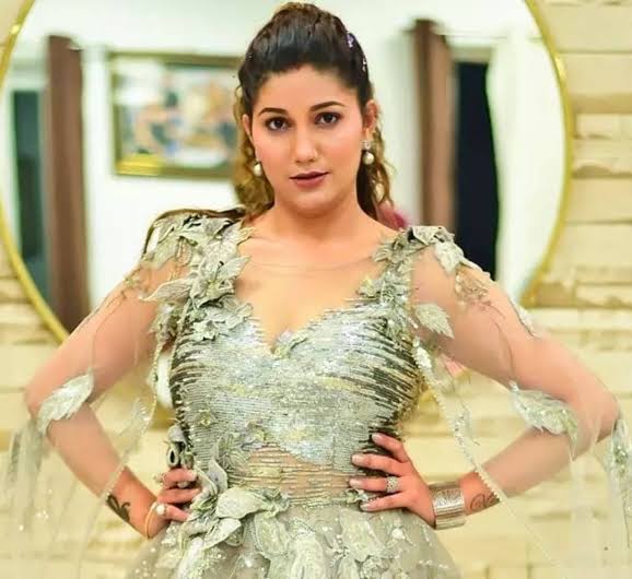 MeedasSahoo's tweet image. In New INDIA, An INFLUENCER &amp;gt;&amp;gt;&amp;gt; The PRESIDENT

President Draupadi Murmu was SNUBBED from the New Parliament Building!

YET

Entertainer Kangna Ranaut was INVITED
Entertainer Esha Deol was INVITED
Dancer Swapna Choudhary was INVITED 
Fashion Designer Rina Dhaka was INVITED 

Never…