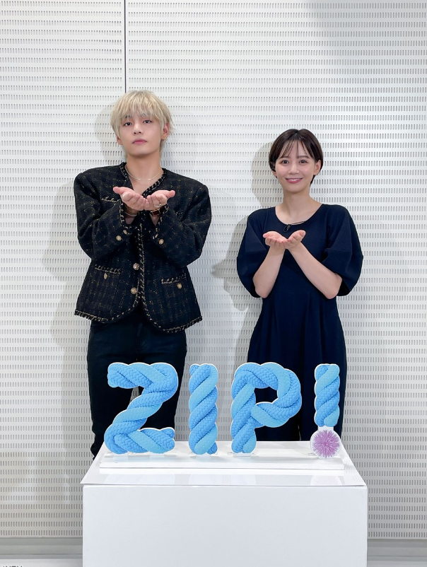 riika77823706's tweet photo. BTS Vテテのインタビューが
今日のZIPとDyaDayで放送されました✨
2日連続日本のテレビでテテがみれて幸せ😚
日本語で話してくれるテテちゃん💜
インタビュー放送動画はこちら⬇️
https://t.co/bDi7BDs7f5
#BTS #BTSV #テテ #テヒョン #ZIIP #DayDay #KimTaehyung #THETIME https://t.co/3llP9196cf