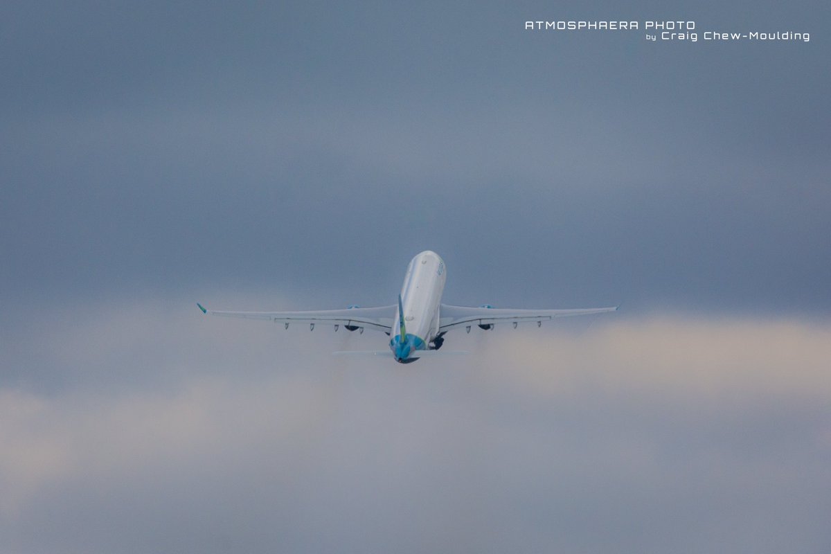 An @Airbus A330-303 of @AerLingus climbing out of @manairport Runway 05L @PlaneSpotIsCool @AeroResource #Thinkplanes @endaburke81 @_airlinerworld #avgeek #aviation